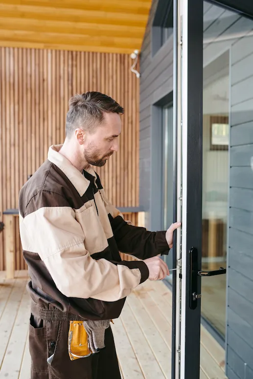 Resedential Haupteingang türoffmung Düsseldorf  Stadtmitte